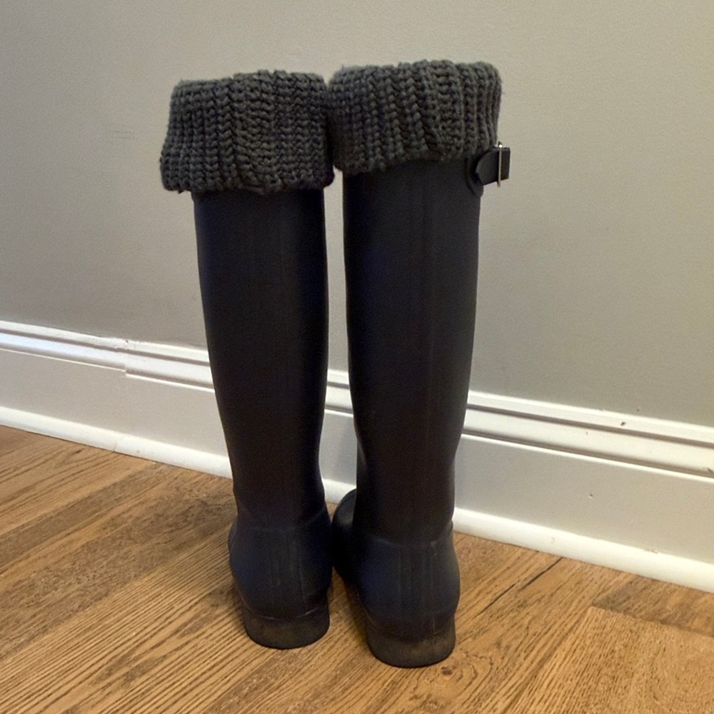 Hunter Women's Navy Rain Boots with Gray Cuff - Picture 6 of 10
